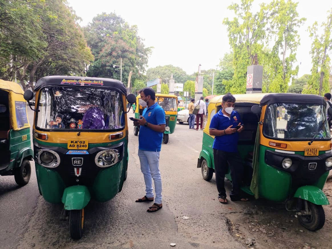 VinodKartavya's tweet image. It is the duty of every citizen to help in reaching the government schemes to the beneficiaries.
Team Bengaluru Hudugaru is one such bunch of friends. Day 4.
#FreeOnlineApplication for Driver&apos;s of Bengaluru. #COVID19 #relief #Fund. @deepolice12 @annamalai_k @ANI @LogicalIndians