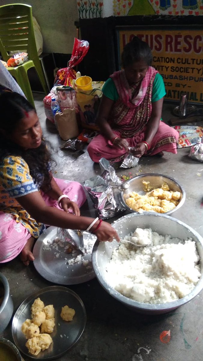 thebengalorg's tweet photo. "Giving is not just about donation, it is about making a difference". Our thanks to Ghanshyam Sarda ji for contributing 150 kgs of rice and 50 kgs of dal to Lotus Rescue. The staples are being cooked at Panpur Kakinara.
#CovidRelief #Kolkata #Rahaat @FoundationPK https://t.co/YL03jZVcs8