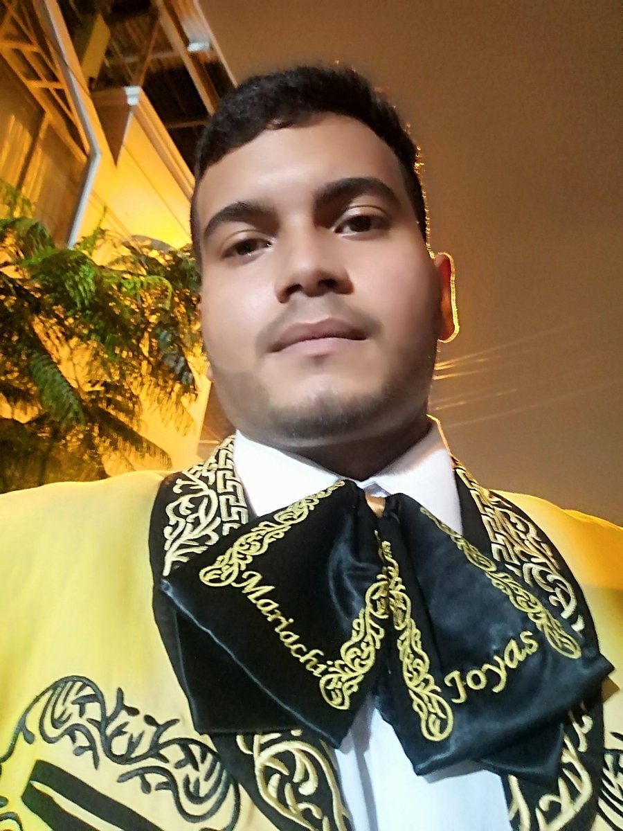 AxirLozada's tweet photo. Comenzando en el Mariachi Joyas.
Una excelente noche. https://t.co/eWVgFbYMhR