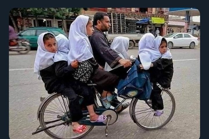 JunaidsalehPPP's tweet photo. Walking himself!!
Taking his 6 daughter to school!!
A great respect for him 🇵🇰
#FatherRespect
#FatherRealHero https://t.co/iXS9h7kHib
