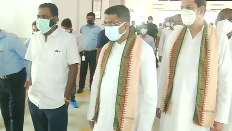 News9Tweets's tweet photo. Union Minister Dharmendra Pradhan inaugurated a 270-bedded #COVID19 care centre at Jindal Steel &amp; Power Plant in #Angul district of #Odisha. https://t.co/ioGKonU9G1