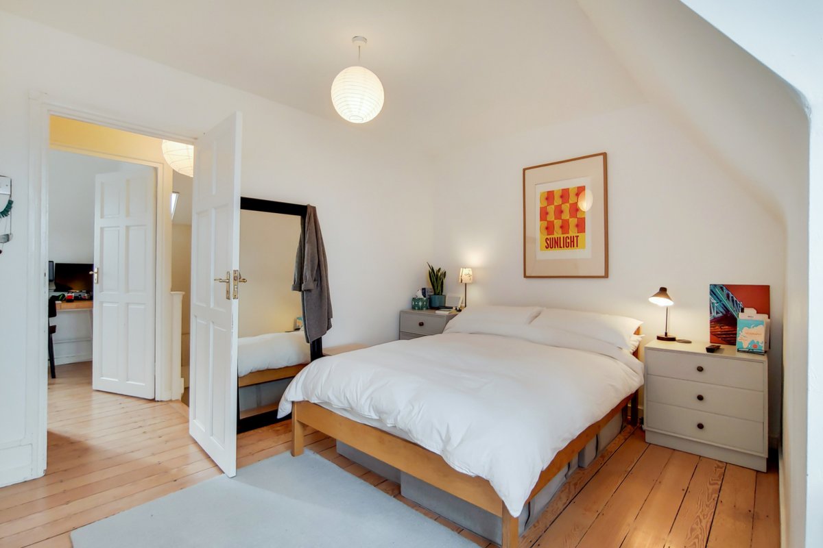 CHARLESINCLAIR's tweet photo. We are delighted to offer this charming, bright and spacious two bedroom purpose built maisonette within the Clapham Park district. Guide price £400,000
https://t.co/ciaisdNqqL https://t.co/BpFCPhCYRQ