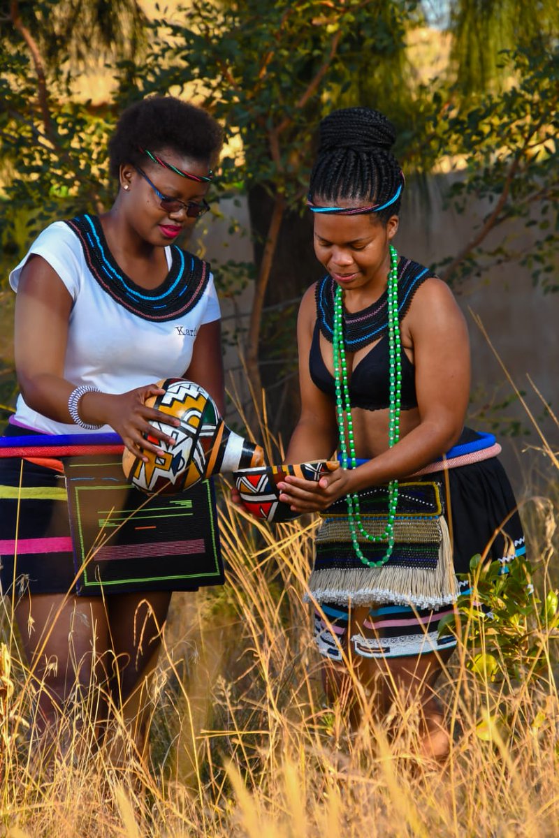 IsiNdebele Sikhethu

#HappyYouthMonth

#VukaNdebele #NdebeleTwitter 

Photos: @ShoeZ_K4Eva
