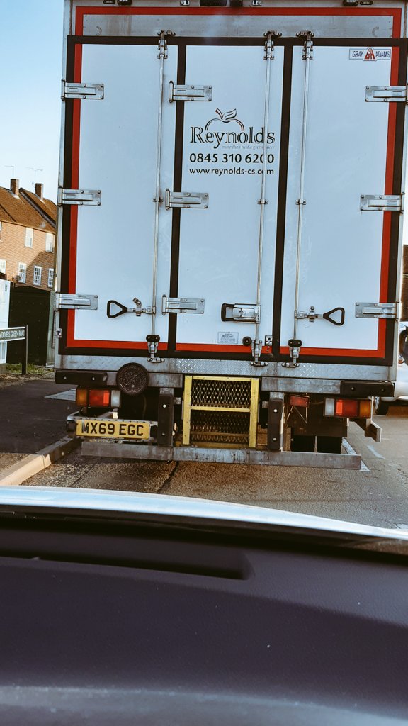 So nice to see #hospitalityindustry getting there deliveries again following this Truck this morning on my way to work nice and early as always 05.30 @TonyGreengrocer @MrsGreengrocer #restaurant #goodmorning