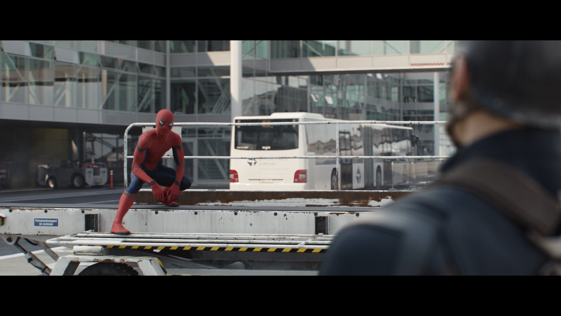 マーベル映画 英語塾 Happybirthdaytomholland 映画と英語 スパイダーマン That Thing Does Not Obey The Laws Of Physics At All 物理の法則は無視 みんなが思ってるキャップのシールドにモノ申してくれてありがとう 主語が物の場合の一般動詞の文の