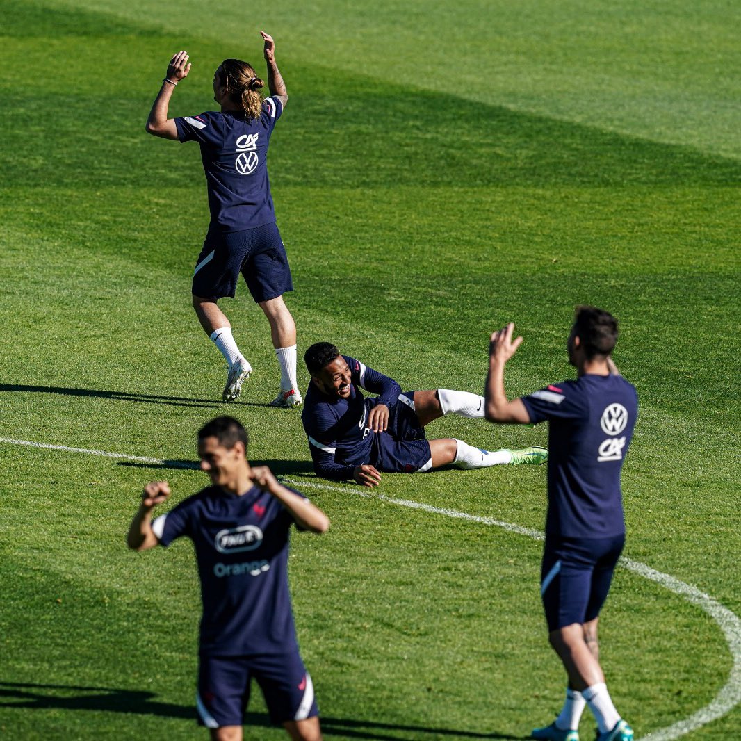 equipedefrance's tweet photo. Le groupe vit bien 😄 https://t.co/rZ4sp6Da1K