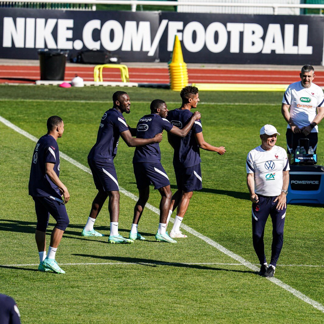 equipedefrance's tweet photo. Le groupe vit bien 😄 https://t.co/rZ4sp6Da1K