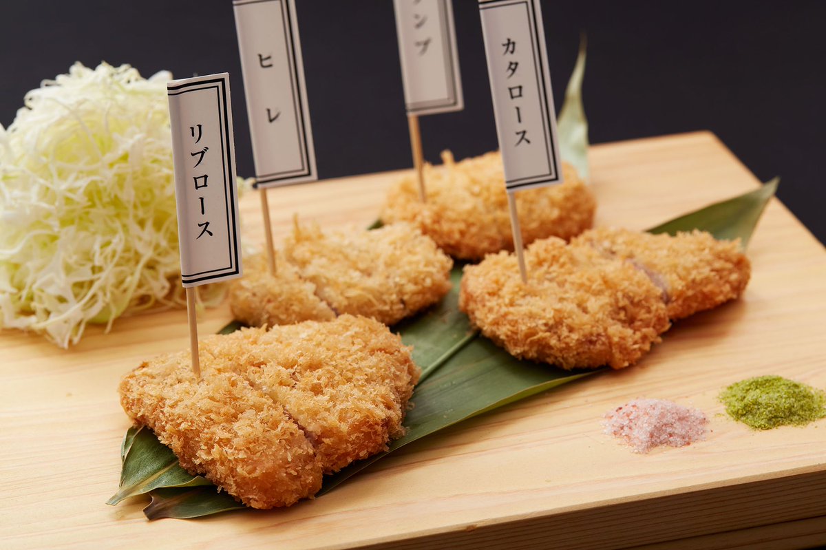 tonkatsushiyoze's tweet photo. お待たせいたしました。本日21時より冷凍とんかつセットの販売開始です！紀州岩清水豚を使用し、ホームパーティーとギフトをキーワードに製作した今作。渾身の商品詳細はプロフィールのリンク先をご参照ください。さあ、とんかつパーティー始めよう！！

https://t.co/iGmu10VovL https://t.co/JD3xlnGRVI