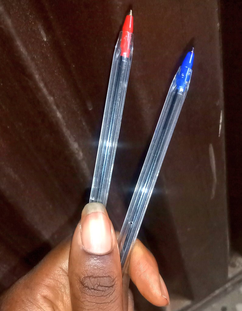 oyindapenaddict's tweet image. Good morning twitter
Here's my recent piece of art
Titled "Daughter of eve"
From the series "spring of hope"
Made with pen on paper
Kindly Retweet my art to go viral 🙏🏼