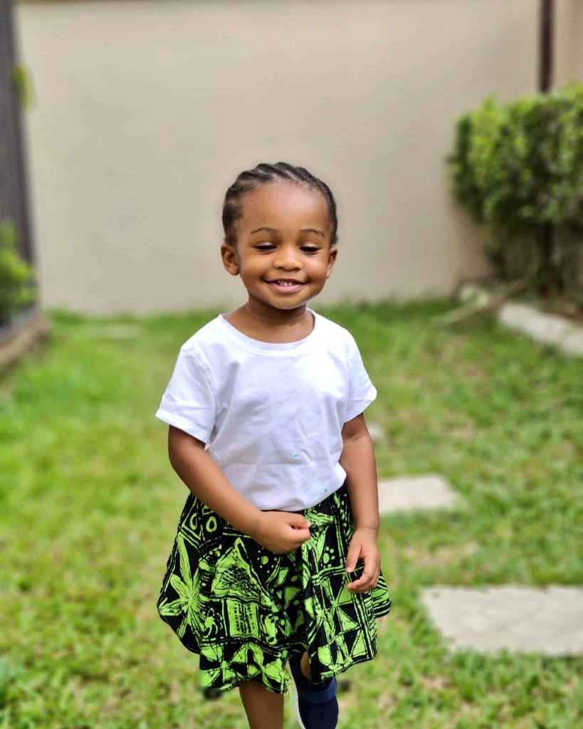 roykollection's tweet photo. swipe for more pictures!!!
Reposted from @rantiifeoluwa (IG) @roykollection handmade batik skirt.
#model #muse #photography #royurbankollection #theroot #artoffashion #beautiful
#pride #hot #style #batik #handmade #classic #smile #beauty #skirt #flap #modeling #bosslady #girl https://t.co/RyfLyVJNTm
