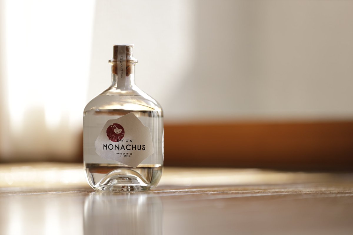 waikikidragon's tweet photo. "Monachus Distillery"のDry Gin。
クロアチア、イストリア半島の南端の海岸沿いの小村、プレメントゥーラにある小さな蒸留所から日本の我が家へやって来た。ボトルデザインはスウェーデンのデザインスタジオ、Bedowによるもの．．だそう。
#drygin
#monachus
#mitosaya
#写真好きな人と繋がりがたい https://t.co/YKUgmeTGKi