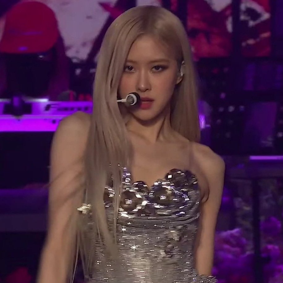 gabsrosies's tweet image. POV: You touched Rosé