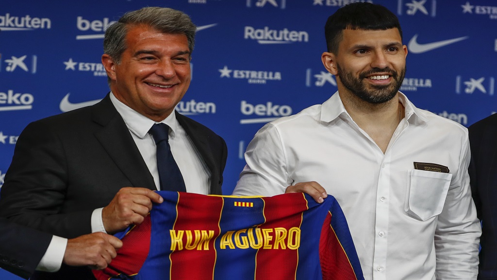 Sergio Aguero joins Barcelona