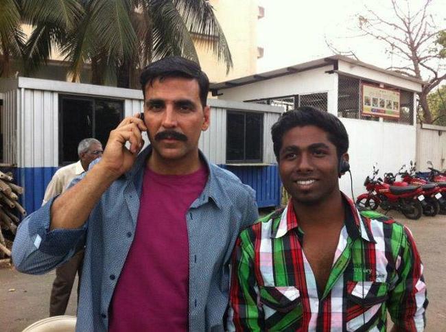 AkshayFG123's tweet photo. 🔥Today Celebrated🎉 #9YearsOfRowdyRathore #1June2012 Star Cast @akshaykumar sir #SonakshiSinha 
It was a great picture, still remember..
 https://t.co/iurJBuPG9F