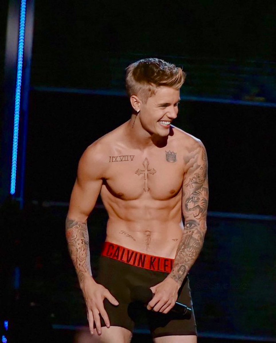 ArchivesJB's tweet image. I’m voting for @justinbieber at the Juno Awards #JFCJustinBieber!