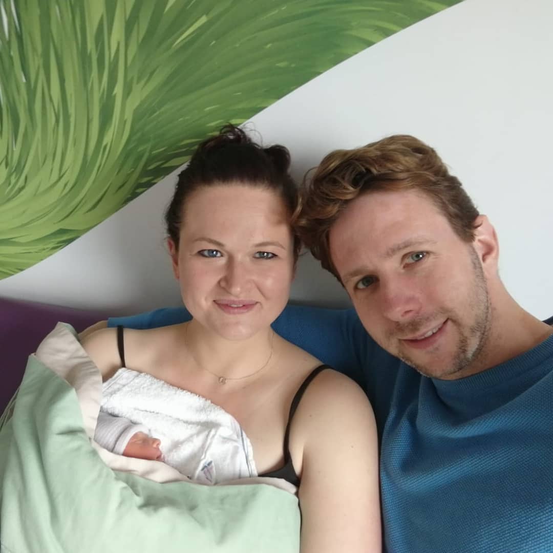 Onze lieve zoon Corneel Aart Klem (roepnaam Corneel) had veel haast en is een maand te vroeg en na een pijlsnelle bevalling op 17 mei geboren. Na een weekje ziekenhuis is hij kerngezond en groeit hij inmiddels als kool. We zijn enorm blij met hem! ❤️