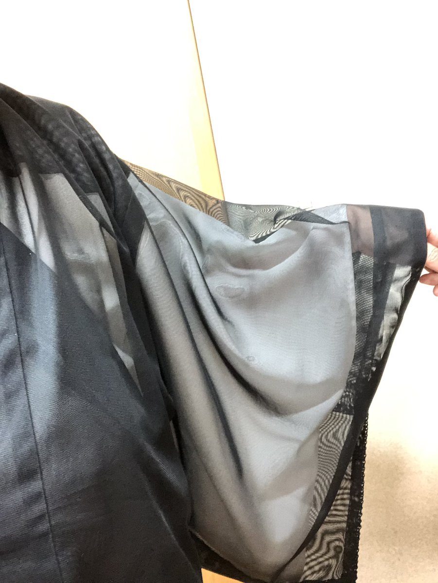 「お寺も今日から衣替えです
夏の僧衣は涼しそうですねとよく言われるけど言うほど涼し」|松崎智海(非売品僧侶)@浄土真宗本願寺派永明寺住職のイラスト