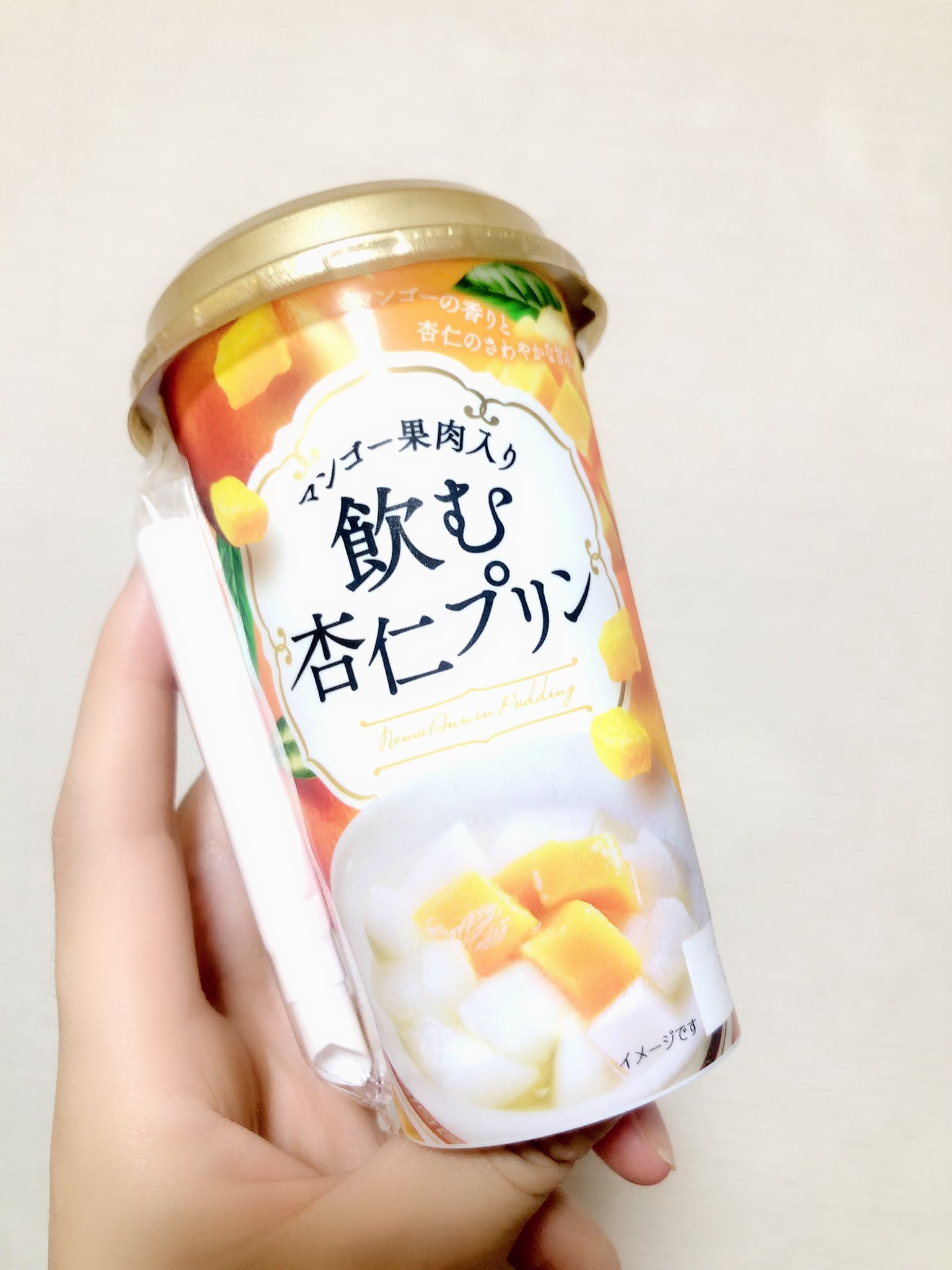 かものはしかも 飲む杏仁プリン 正和製菓 ここ暫くのお気に入り 仕事終わり最大の癒しである 杏仁 豆腐をそのまま飲んでる感覚 杏仁豆腐のあの風味ととろりとした食感もあって飲み応えあります 値段の割にしっかりめ 果肉は気持ち程度 それでも かものはしかも 飲む杏仁プリン 正和製菓 ここ暫くのお気に入り 仕事終わり最大の癒しである 杏仁 豆腐をそのまま飲んでる感覚 杏仁豆腐のあの風味ととろりとした食感もあって飲み応えあります 値段の割にしっかりめ 果肉は気持ち程度 それでも