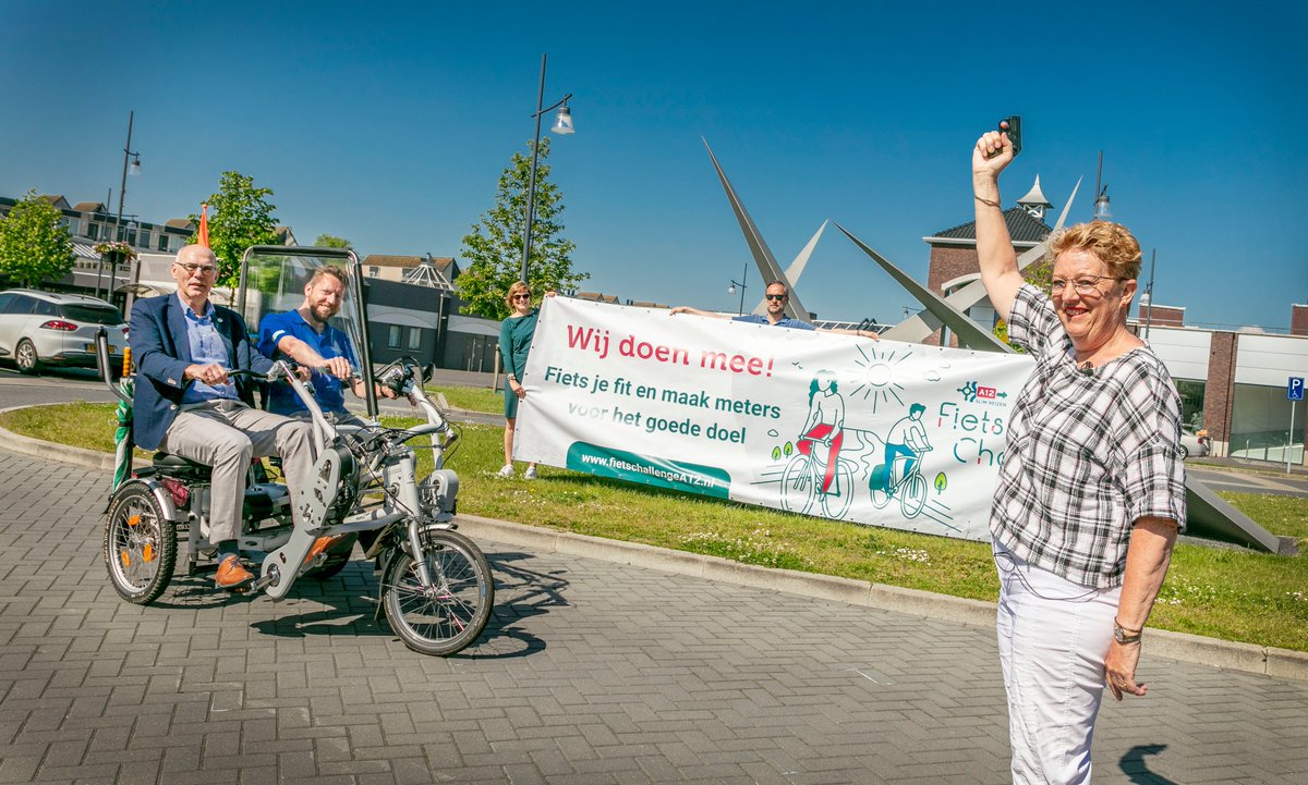 Pak vaker de fiets, voorkóm files. Wethouders Ton Spaargaren van <a href="/GemeenteDuiven/">Gemeente Duiven</a> en Carla Koers van <a href="/Zevenaar/">Gemeente Zevenaar</a> geven startschot voor de #FietschallengeA12, dé fietsactie voor De Liemers. Meedoen is sparen voor goede doelen, zoals Duo-Fietsmaatjes. #A12SlimReizen