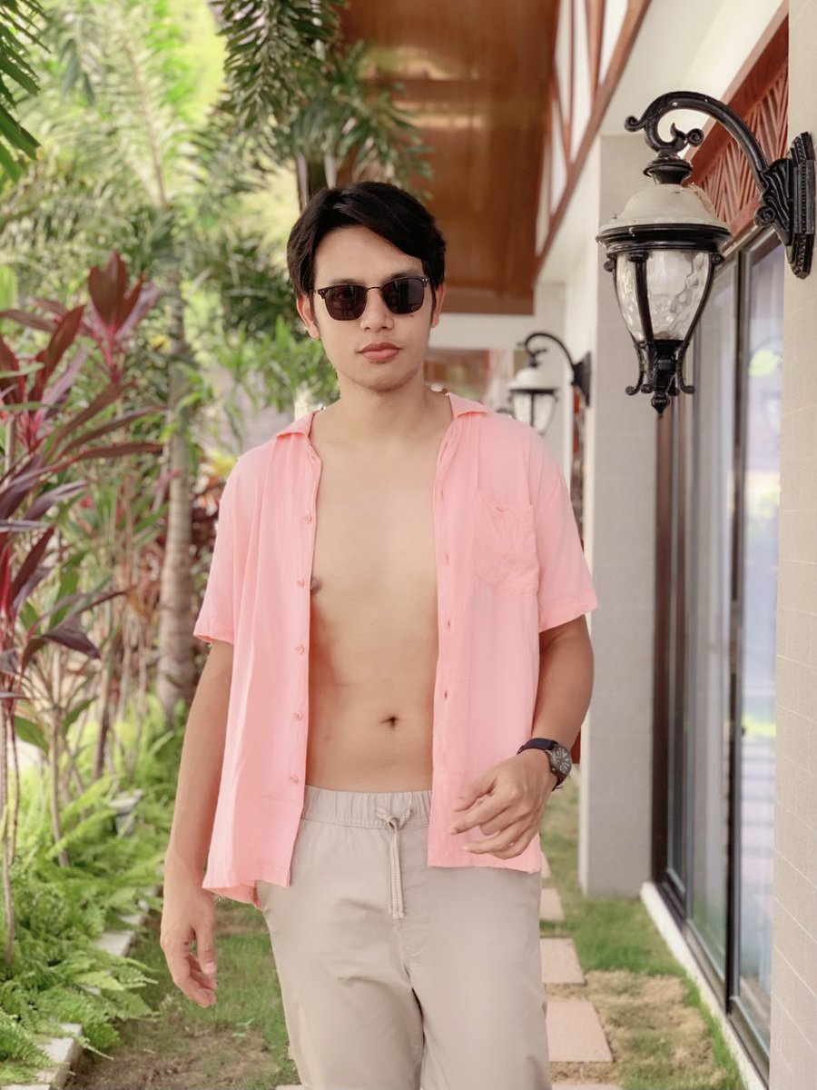RennielCastro's tweet photo. My future is so 𝒃𝒓𝒊𝒈𝒉𝒕, I gotta wear 𝚜𝚑𝚊𝚍𝚎𝚜! 🕶 https://t.co/uQHga6Yu2L
