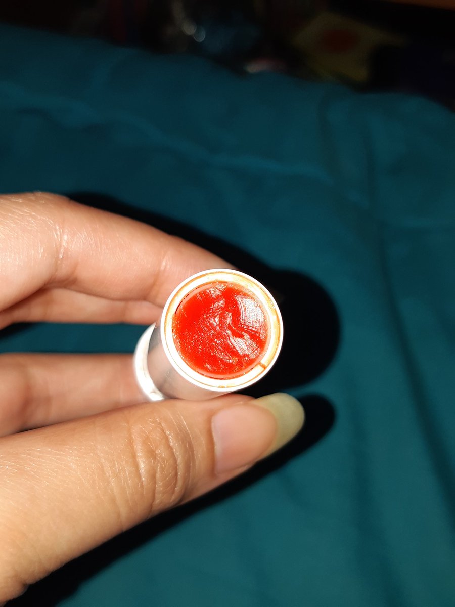 astrolojane's tweet photo. @Akai_shitsu @ohmybeautybank aku apply nya sampe berkali kali gitu  sampe ku rasa bener2 puas. ini baru beli setelah lebaran dan sekarang udah habis, sampe masuk ke dalem karna ku korek2 😂 -s https://t.co/wovPGomcQF