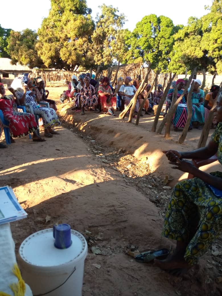 plansenegal's tweet photo. #Djirédji #Soucoutoto à #Sédhiou_ Le Projet Mobilisation et Engagement de la Société Sénégalaise #MESSPE pour la #Protection de l’Enfant endurcie le dialogue intergénérationnel pour éradiquer le travail domestique des Jeunes Filles #100Millionsderaisons 😍bravo👏à la coordination https://t.co/wESivAyHy9