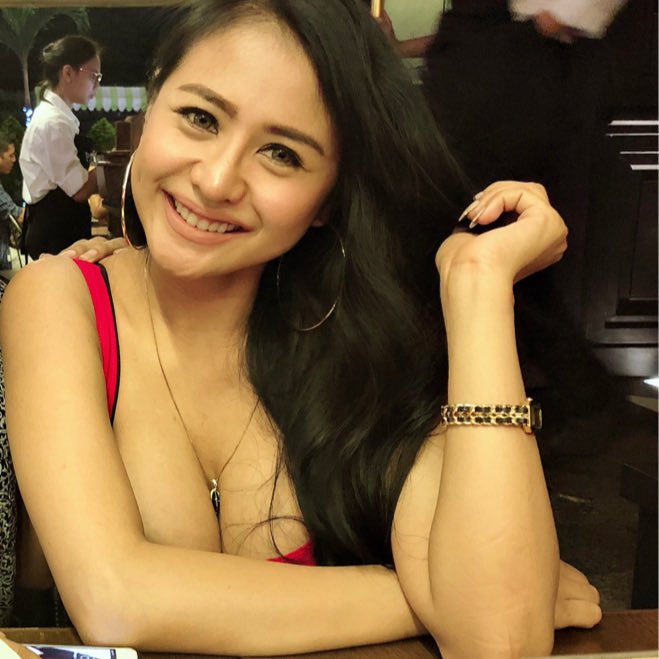 Come hangout with me on #BIGOLIVE bigo.tv/sid/2108683180…