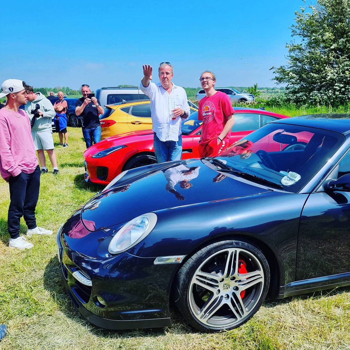 therealAJT86's tweet photo. @JeremyClarkson You may not like 911s that much but thanks for standing by mine whilst chatting to the @supercarsocietyuk crew yesterday https://t.co/j6TW7Q1obb
