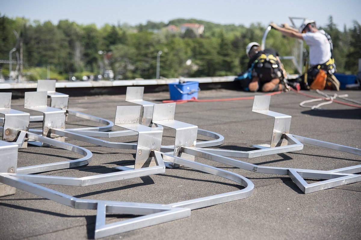 CultureLyon2's tweet image. Vous vous souvenez des moutons sur le toit de la #BULyon2 ?
Ces🐑, éléments de #modulart de l&apos;artiste JL Guillaume ont été démontés pour être mis en sécurité pendant la période des travaux du campus PdA de l&apos;@univ_lyon2.
Leur future place sera décidée avec l&apos;artiste... #staytuned