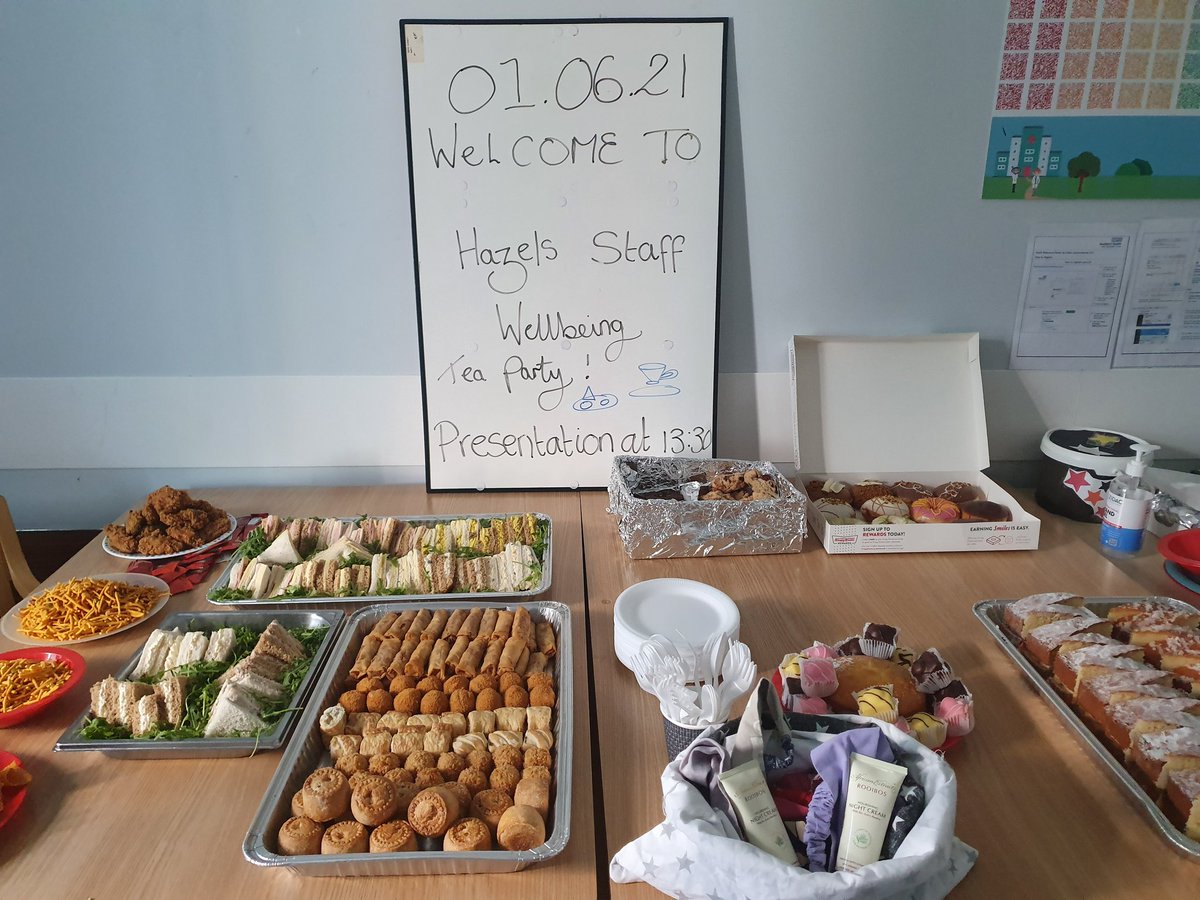 Hamtun wards tea party to celebrate our achievement with improving wellbeing of staff 🥰 #Wellbeing #wellbeingstaff #lookingafterourteam #celebratingsuccess #achievememt @Southern_NHSFT @PeopleDevelopm1