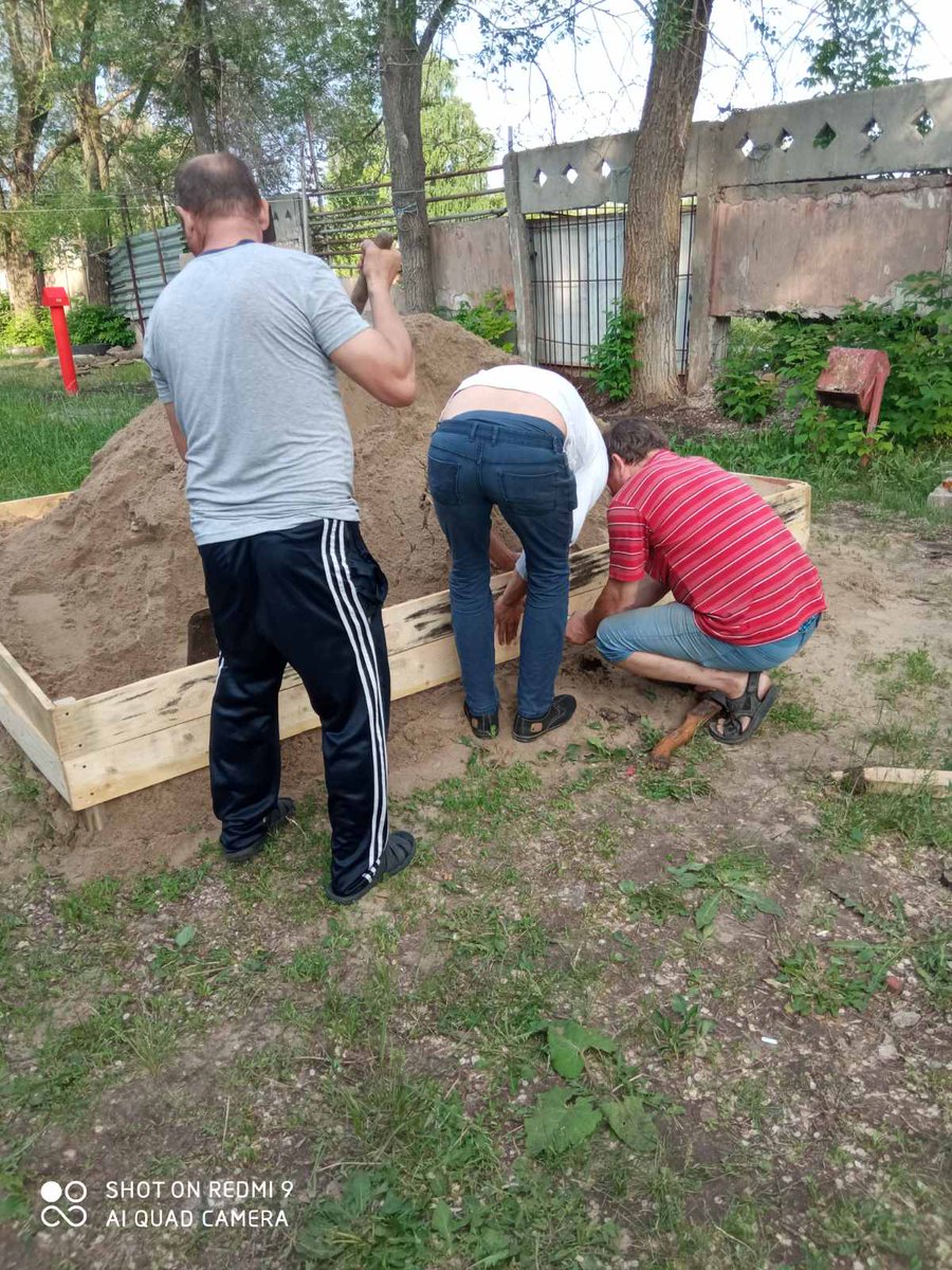 ElenaShaban0va's tweet photo. Дружные, неравнодушные  соседи - залог благополучия и мира в доме , котором мы живем.
Благоустройство придомовой территории активистами МКД на ул.Ветлянская,45, Береговая,8г
@promadm https://t.co/0XfPQbgfQ9