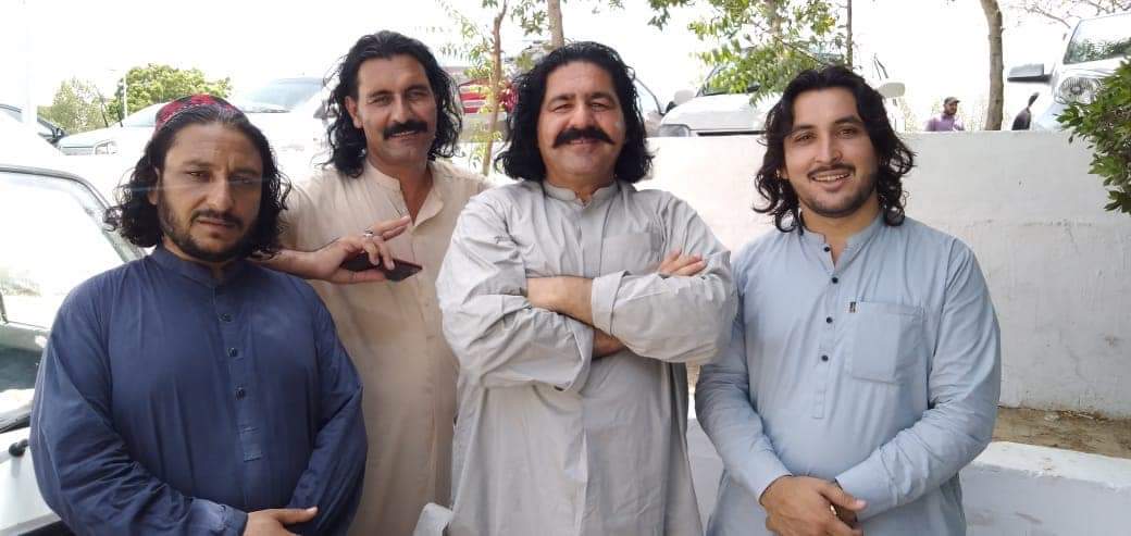 maiwandkakar47's tweet photo. اج علی وزیر کو جیل سے چیک اپ کےلئے ہسپتال لایا گیا۔جہاں انکو ضمانت منسوخ ہونے کابھی بتایاگیا۔جس پر علی خان وزیر نے کہاکہ میں ذہنی طورپر ہرحالات کیلیۓ تیارہوں۔
#ReleaseAliWazir https://t.co/7r4imdelib