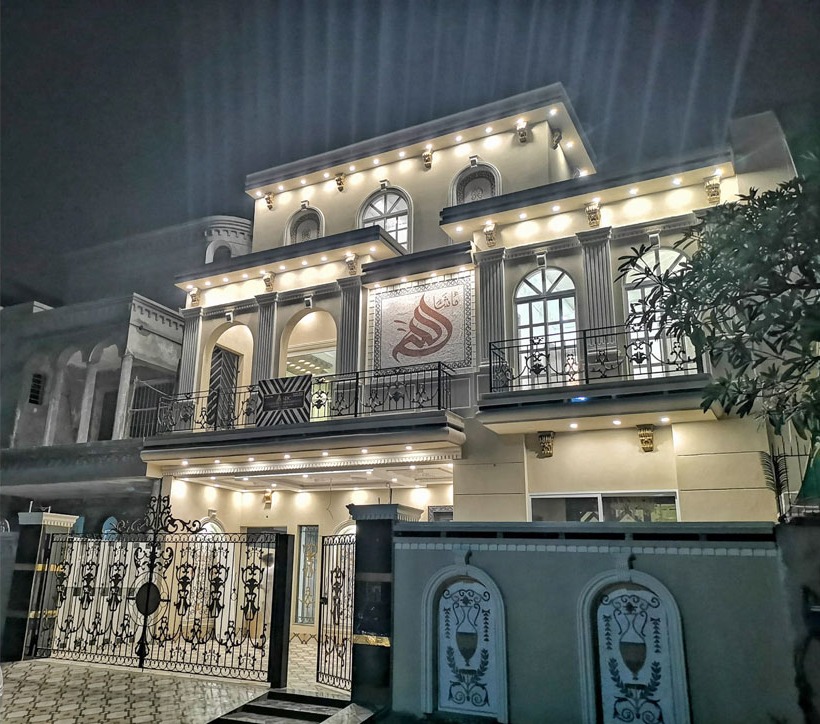 HomesPakistan's tweet photo. 10 Marla Brand New House For Sale Tariq Gardens, Lahore
✅ 5 Bedrooms ✅ 5 Bathrooms✅ 2 Kitchens✅ 3 Parking spots.
Call the agent for details  📲 0333 6040109. 
Mention @HomesPakistan when calling.
House details: https://t.co/rs5kgdf9eq
#homespakistan #House #forsale #Lahore https://t.co/26O2nAyWh2