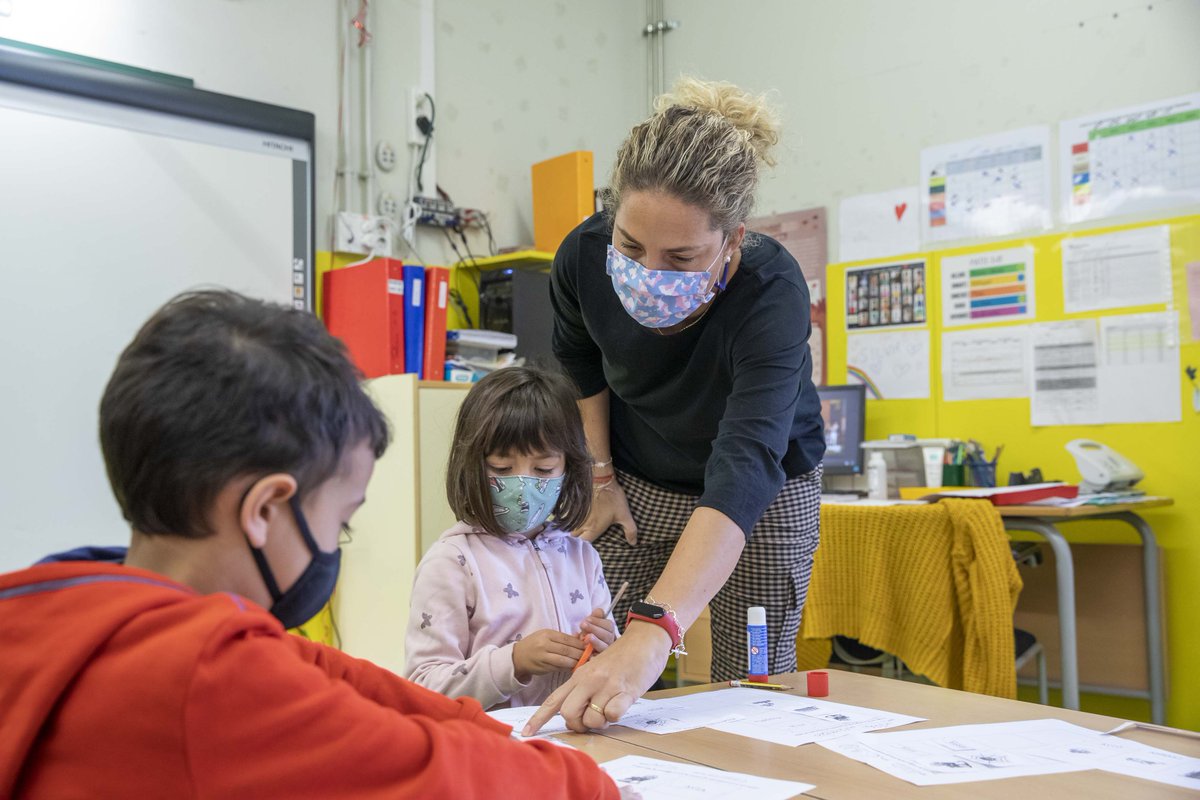 educaciocat's tweet photo. 📍 Adjudicacions de destinacions provisionals del personal docent 👨‍🏫👩‍🏫

✍️ Presentació de sol·licituds del personal funcionari de carrera i en pràctiques: de l'1 al 10 de juny

🔗 https://t.co/nOKjirQlWJ https://t.co/yXC3eTWYnF