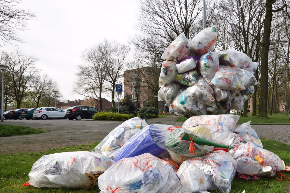Plastic afval aan lantaarnpalen in Westland vindt GBW geen goed idee en ook het plan om de grijze bak minder vaak te legen is geen optie. Natuurlijk blijven we wel papier, glas, gft en textiel apart houden. Dat en meer in onze nieuwsbrief tinyurl.com/jhnx9z7k #wldebat