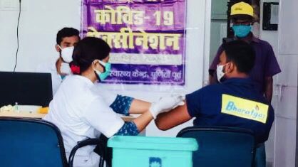 BPCLimited's tweet photo. As part of our #FightAgainstCorona campaign, our #GharOutlet in #Purnea in Bihar on #NH131A organised a #vaccinationcamp, where more than 400 dealers, their staff and families; #Bharatgas distributors, their staff and families were inoculated #Unite2FightCorona https://t.co/z0NHwaye6F