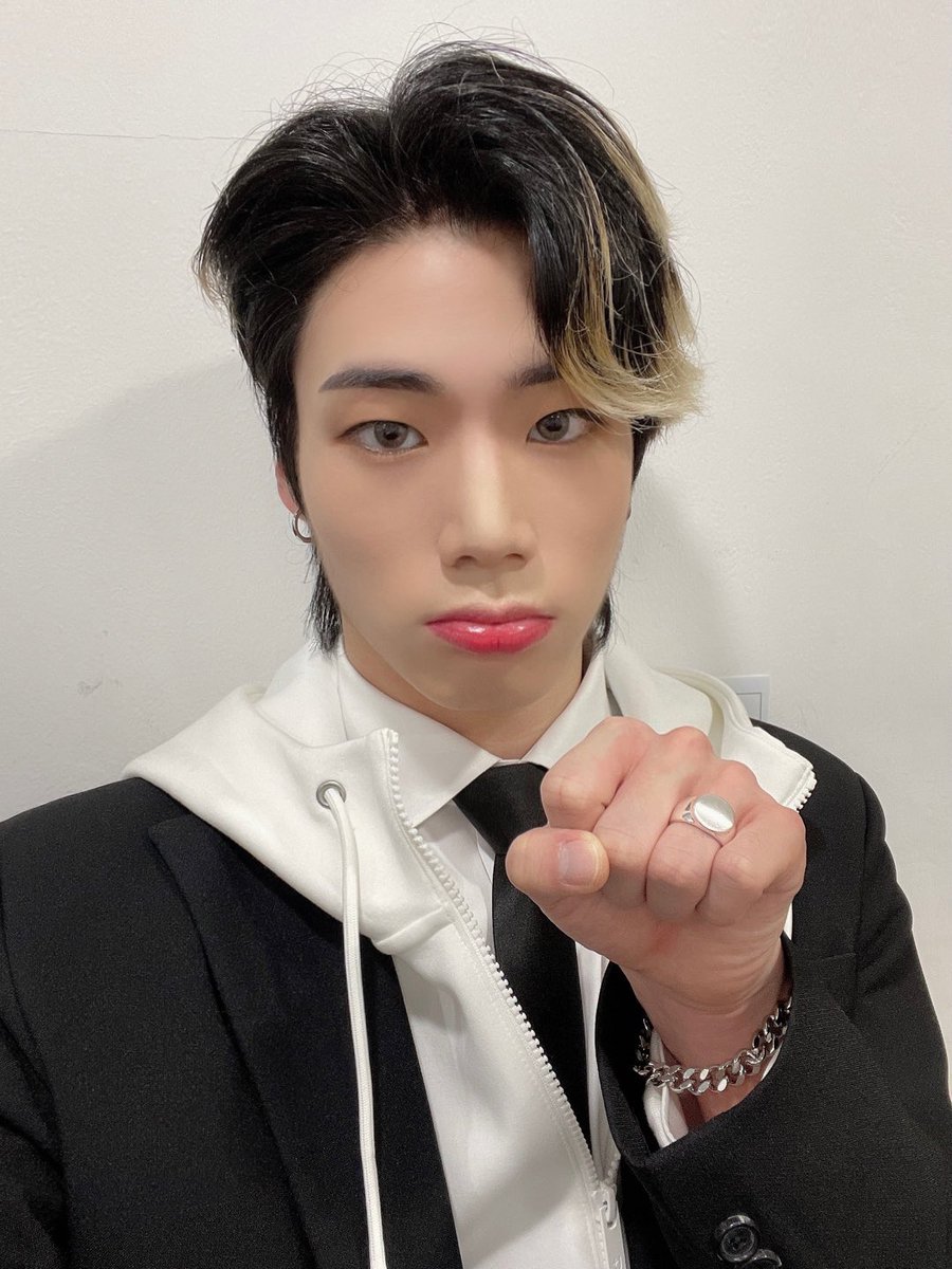 [📷][#BLITZERS]
[#CHRIS_RAID]
I thought I was puppy for a sec...

#블리처스 #CHRIS #크리스