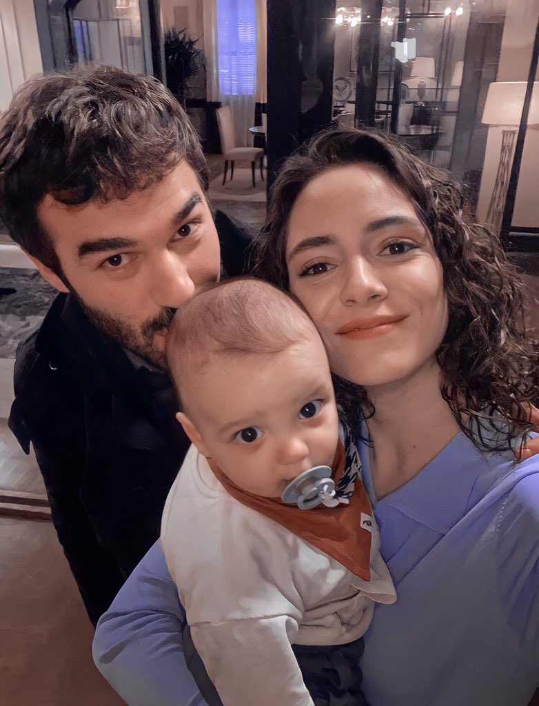 xyusicim_'s tweet image. golden trio ♥️
{ #Akrep • #ArDu • #ArDuCan }
