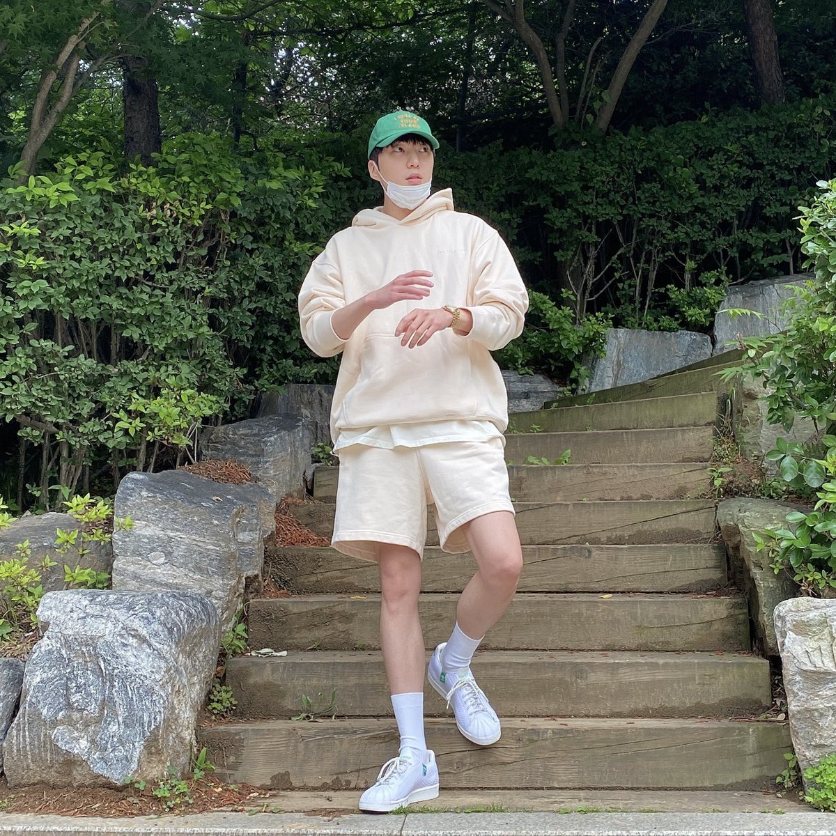 official_yoon_'s tweet photo. 오늘도 좋은 하루 되시어요🍀 https://t.co/1GHaDu0L4T