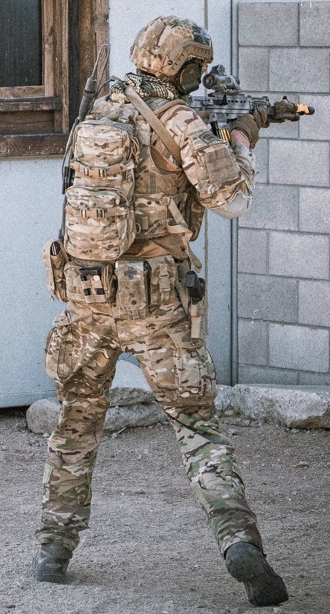 tacticalporn's tweet photo. 🇬🇧Royal Marine Commandos during CQB training at Marine Corps Air Ground Combat Center, Twentynine Palms, California.
#40commando #UK #MCAGCC #RoyalMarines https://t.co/aOgK8MPRUr