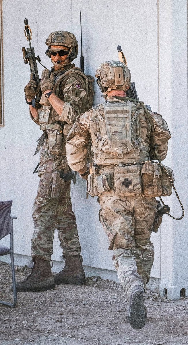 tacticalporn's tweet photo. 🇬🇧Royal Marine Commandos during CQB training at Marine Corps Air Ground Combat Center, Twentynine Palms, California.
#40commando #UK #MCAGCC #RoyalMarines https://t.co/aOgK8MPRUr