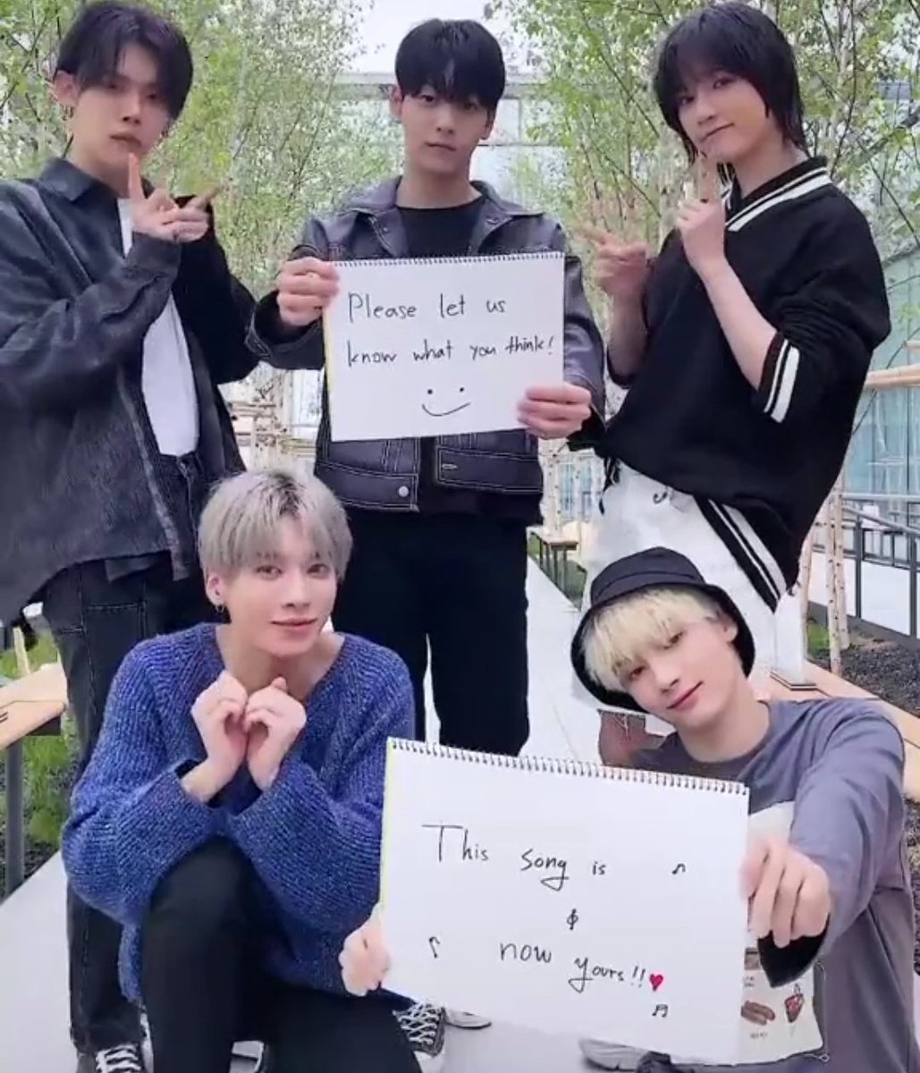 buunisb's tweet image. 8 millones de hipócritas y cartones, de verdad no los merecemos ellos han dado todo por nostrxs para que asi le paguemos? droopeenlos si no van apoyarlos a como se debe, ellos quieren a MOAS que los hagan exitosos! no a cartones que los usen de estetica