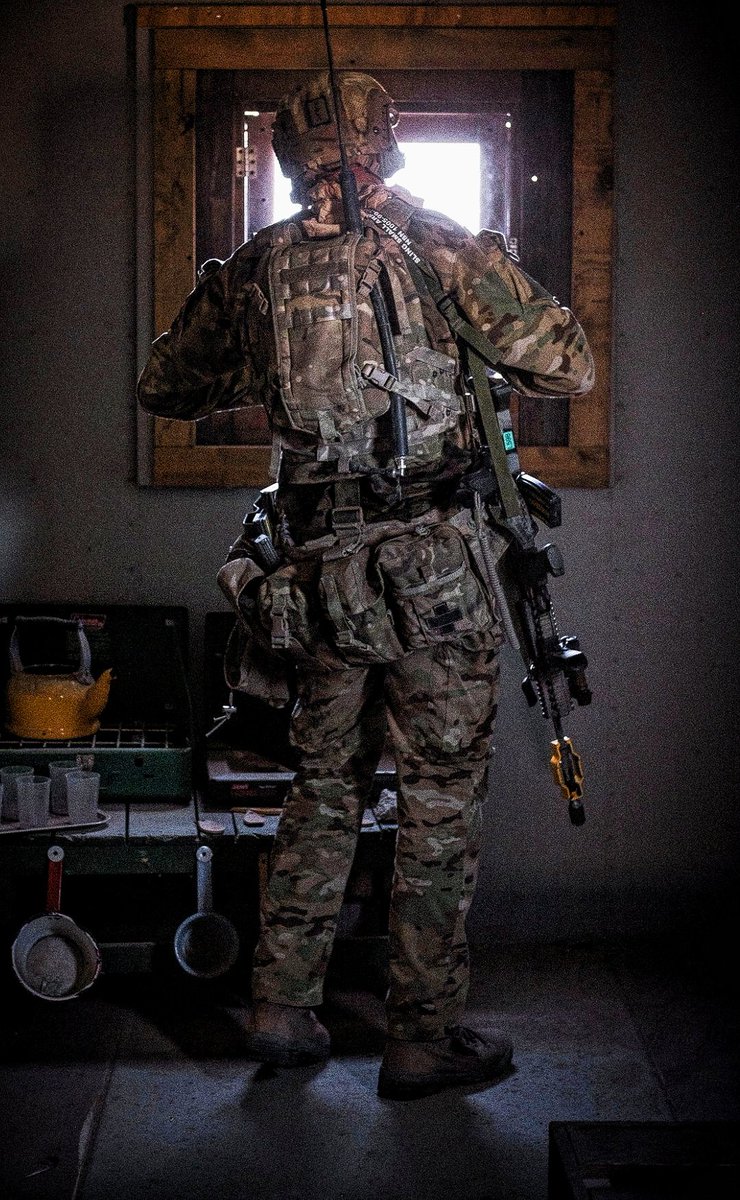 tacticalporn's tweet photo. 🇬🇧Royal Marine Commandos during CQB training at Marine Corps Air Ground Combat Center, Twentynine Palms, California.
#40commando #UK #MCAGCC #RoyalMarines https://t.co/aOgK8MPRUr