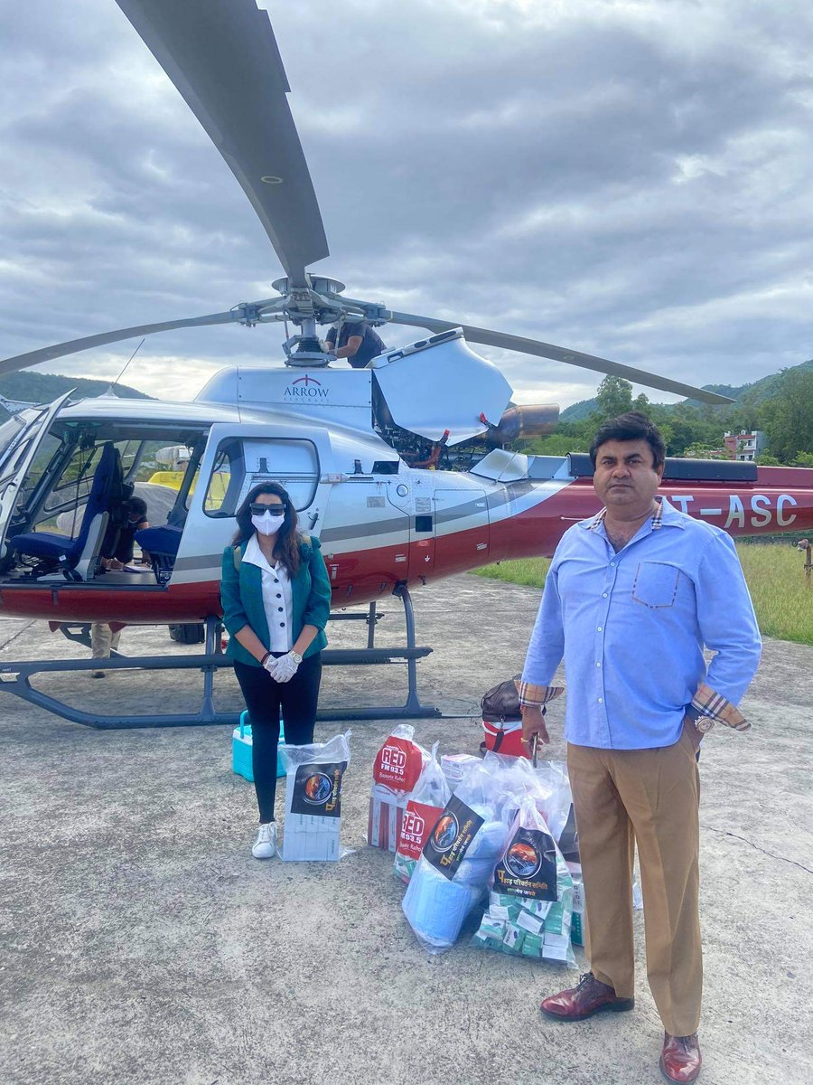 nisha_narayanan's tweet photo. Extremely proud moment for our @RedFMIndia Uttrakhand team as they reached out to people across remote villages to provide them medical essentials. 
We are delighted to partner with #PahadParivartanSamiti for this initiative. Thank you @Umeshnni , for sharing this opportunity https://t.co/KuI3e5mf9X
