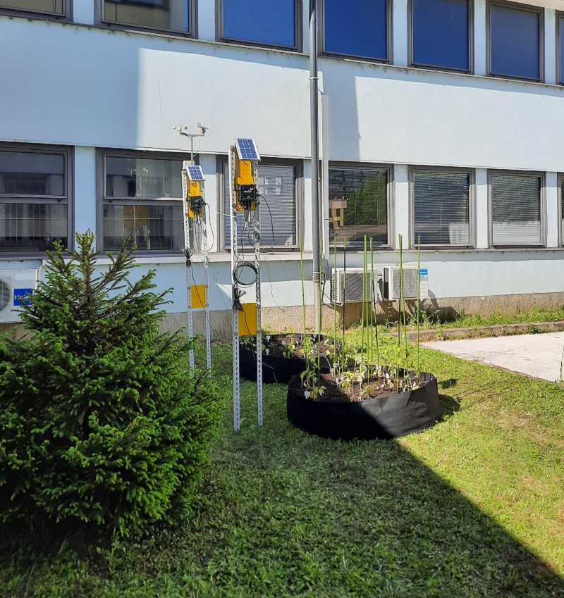 Our members set up a garden <a href="/fer_unizg/">Faculty of Electrical Engineering and Computing</a>, as part of the IoT-field project, equipped with numerous sensors so that the best conditions are provided! 😎
We expect a bunch of tomatoes and peppers! 🍅🫑
More information and more pictures available here: iot.fer.hr/index.php/en/2…