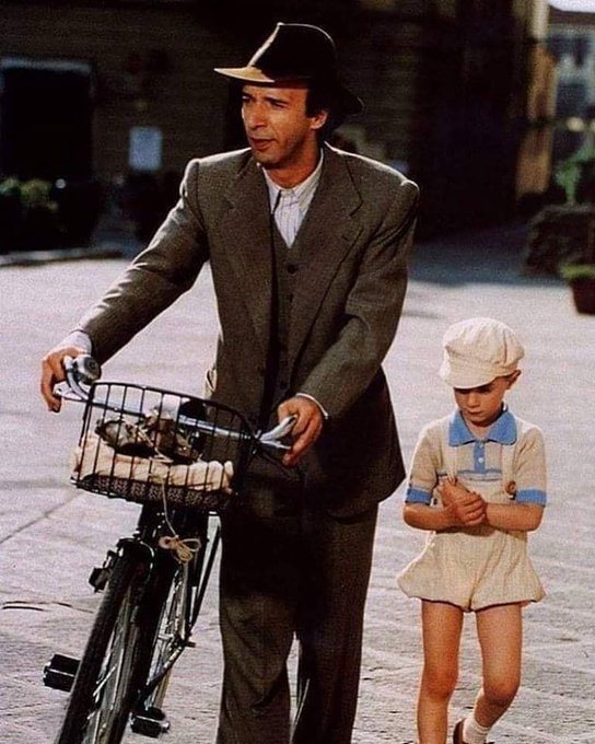 Frasespeliculas's tweet photo. “La vida a veces duele, a veces cansa, a veces hiere. No es perfecta, no es coherente, no es eterna; pero a pesar de todo, la vida es bella."

(La vida es bella) https://t.co/4T6FEZn43g