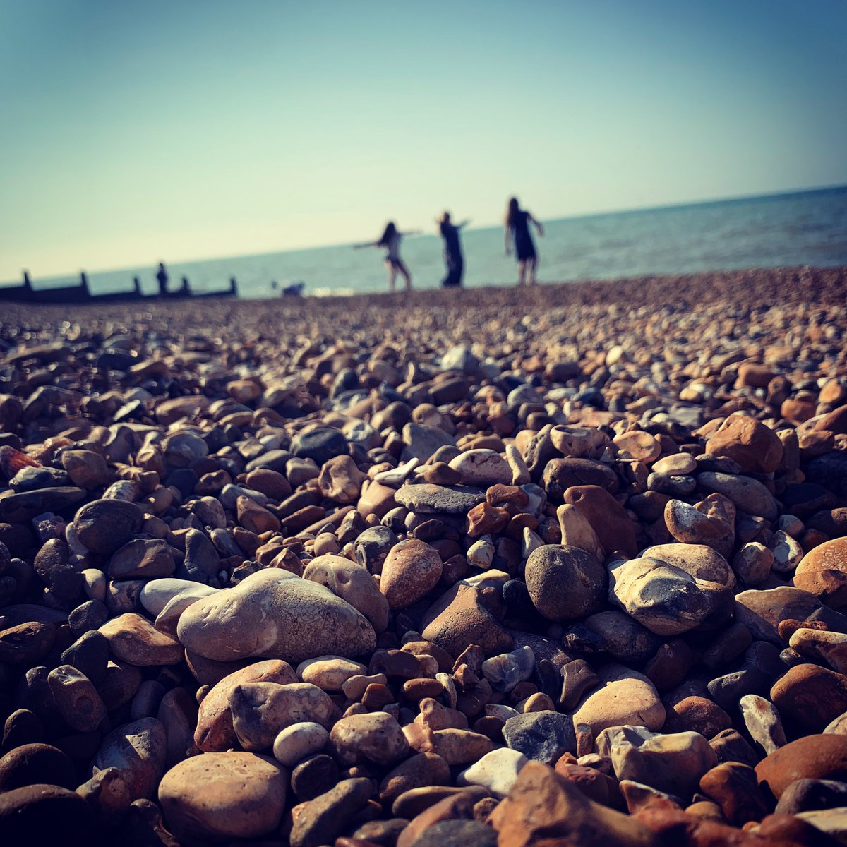 amit_pawa's tweet photo. Sometimes it’s the little things that make me realised just how lucky I am!
#Whitstable #Beach #Pebbles #RockyBeach #Girls #sea #Seaweed #Summer #silhouette #PebbleThrowing #PAWAgirls #Daughters #Wife https://t.co/P05xD3MIKc