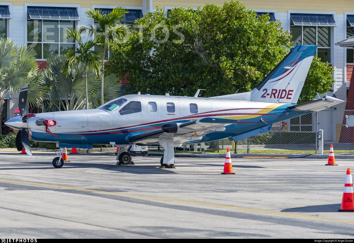 FlyAirMarc's tweet photo. Un altre graciós amb la matrícula 😃 2-RIDE, un preciós Socata TBM 850 matriculat a #Guernsey, una illa-paradís fiscal al Canal de la Mànega, provinent de Bristol #BRS #EGGD aterrant a Girona #GRO #LEGE
#transitaeri @FlightradarCAT #AvGeek #airplanelovers https://t.co/AIX5ZuKKSR