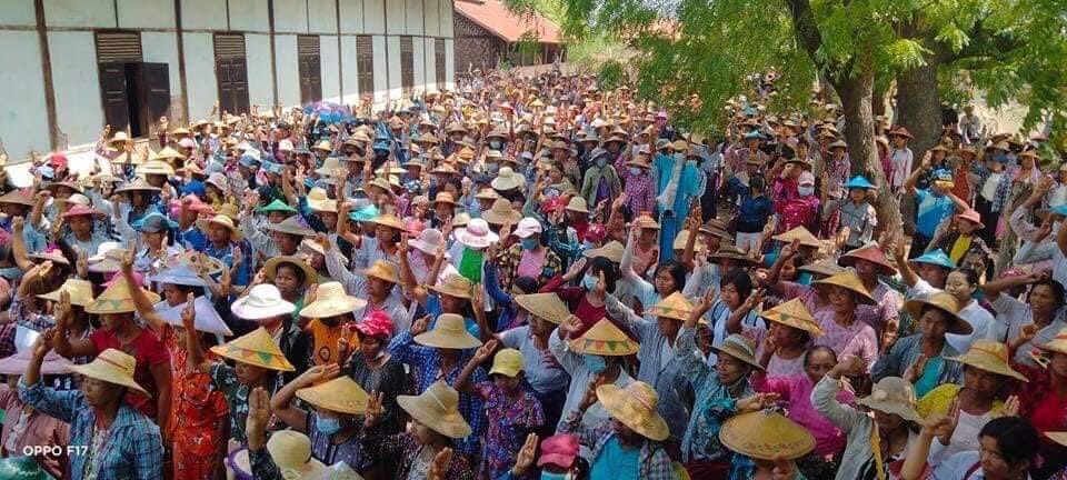 Powerful and Peaceful protests by villages of the other Side of #Monywa on June 1.

They also are missing Ko Wai Moe Naing. 
Take care and Stay Strong, bro.

#June1Coup
#WhatsHappeningInMyanmar