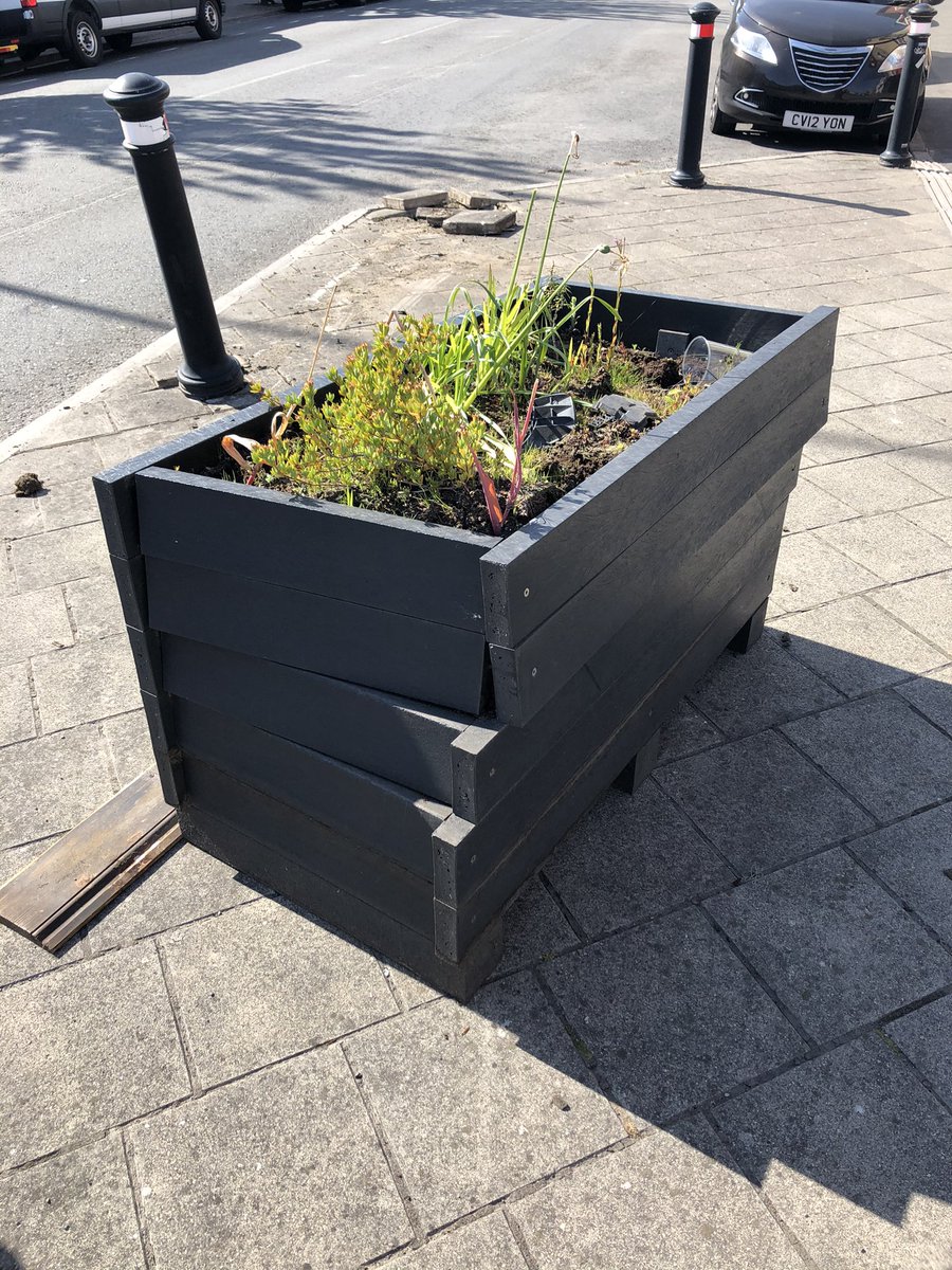 HoneycombToys's tweet photo. Hi @cardiffcouncil cardiffcouncil @AshL93
The planter saga continues...looks like a car smashed into one this weekend, knocking a barrier over as well. Can this be seen to ASAP? Thanks!
#quickquery https://t.co/h220u3vEng
